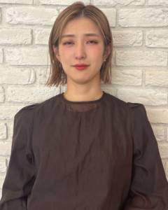 安達 朋
